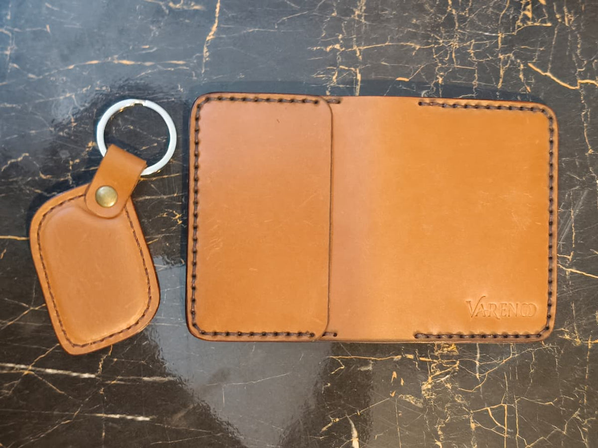 Classic Vintage Tan Leather Wallet & Keychain Combo