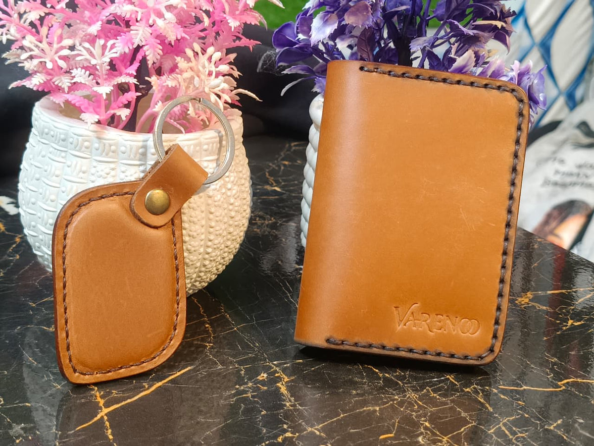 Classic Vintage Tan Leather Wallet & Keychain Combo